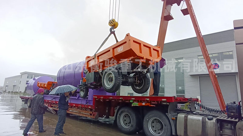  河南某客戶訂購的柴油三輪車發貨